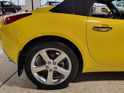 Used 2007 Pontiac Solstice Convertible w/ Premium Package RWD image 40