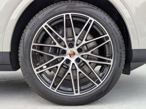 Certified 2026 Porsche Cayenne E-Hybrid Coupe AWD/4WD image 28