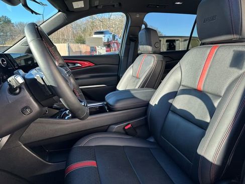 Used 2024 Chevrolet Traverse RS w/ LPO, Floor Liner Package image 40