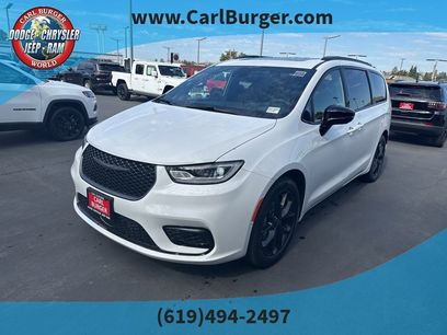 New 2026 Chrysler Pacifica Limited w/ S Appearance Package