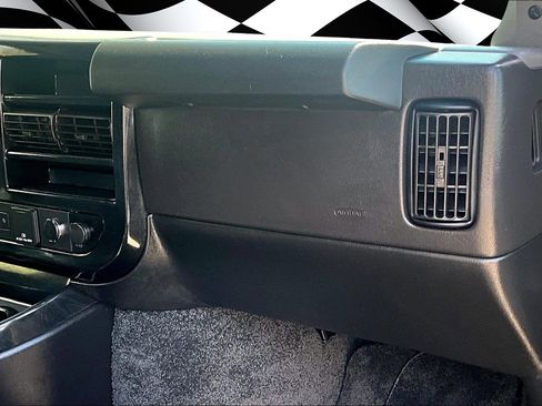 Used 2019 Chevrolet Express 2500 G25 image 15