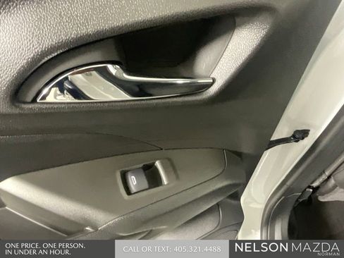 Used 2024 Chevrolet Trax LT FWD image 23