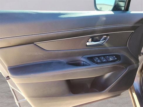 Used 2025 Nissan Murano SV image 14