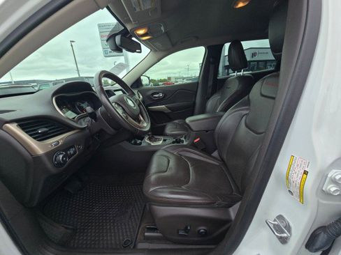 Used 2017 Jeep Cherokee Trailhawk image 23