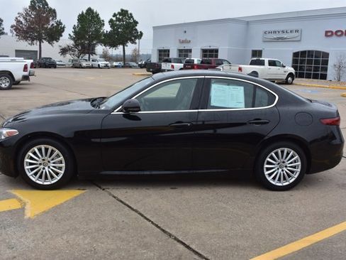 Used 2021 Alfa Romeo Giulia Sprint w/ Sun & Sound Package image 9