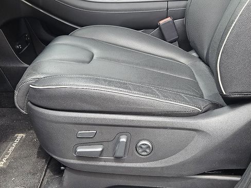Certified 2025 Hyundai Palisade Limited FWD image 18