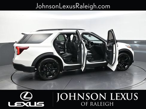 Used 2024 Ford Explorer ST-Line w/ Class IV Trailer Tow Package RWD image 24