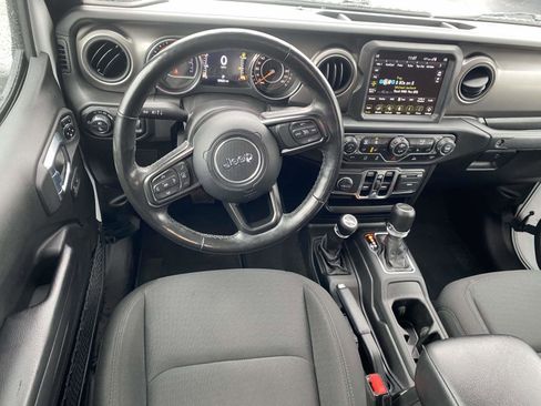 Certified 2021 Jeep Gladiator Willys image 21