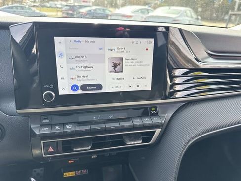 Used 2025 Toyota Camry SE w/ Convenience Package image 25