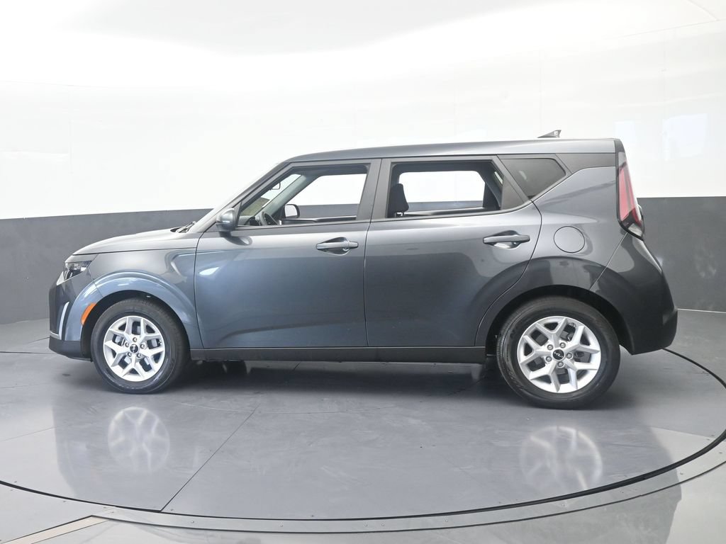 Used 2024 Kia Soul LX w/ Option Group 015 FWD image 3