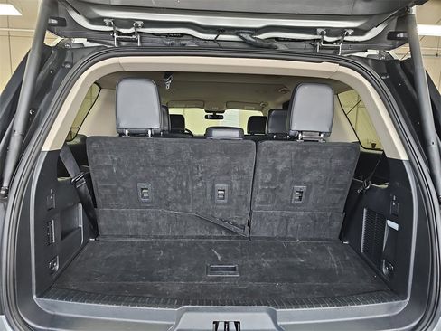 Used 2024 Ford Expedition XLT image 12