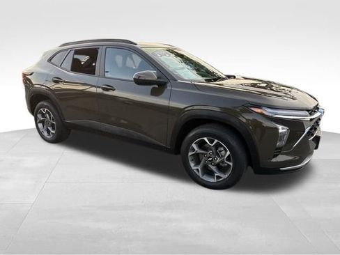 Certified 2024 Chevrolet Trax LT w/ Sunroof Package image 7