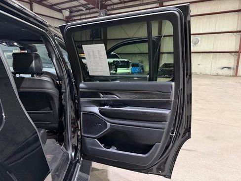 Used 2022 Jeep Wagoneer Series II AWD/4WD image 20
