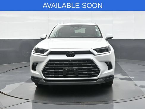 Used 2024 Toyota Grand Highlander AWD image 2
