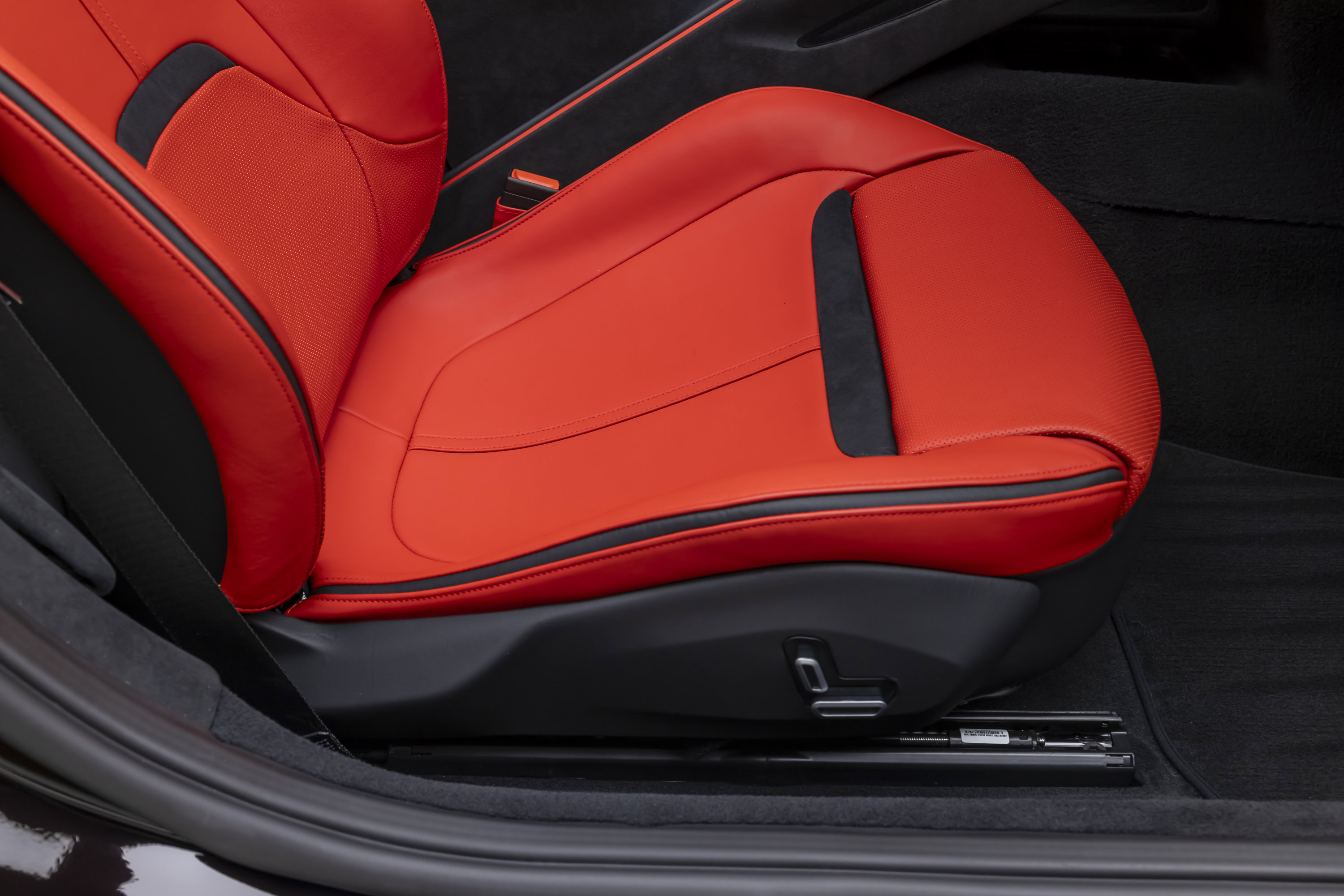 Certified 2026 Ferrari Roma Spider RWD image 51