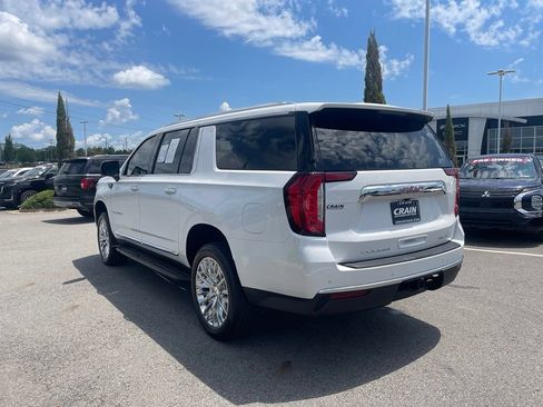 Used 2024 GMC Yukon XL SLT w/ SLT Premium Package AWD/4WD image 5