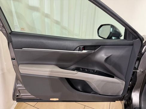 Used 2018 Toyota Camry LE w/ Convenience Package FWD image 14