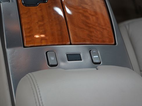 Used 2005 Cadillac XLR image 28