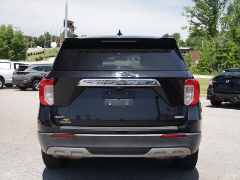 Used 2020 Ford Explorer XLT w/ Equipment Group 202A AWD/4WD image 4