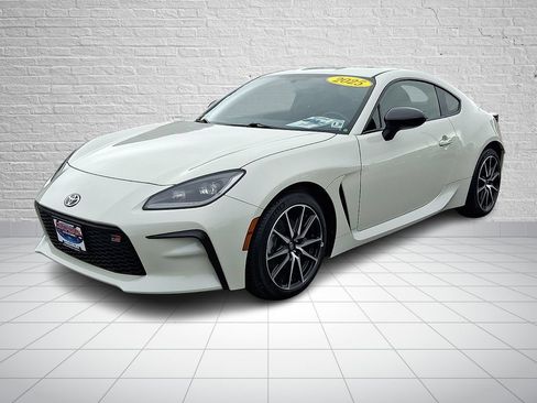 Used 2025 Toyota GR86 w/ ALL Weather Mat Package (TMS) RWD image 1