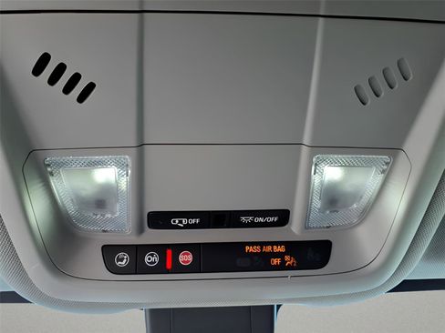 Used 2023 GMC Terrain SLE w/ Elevation Edition image 27