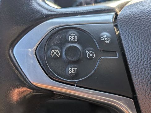 Used 2022 Chevrolet Traverse LT FWD image 13