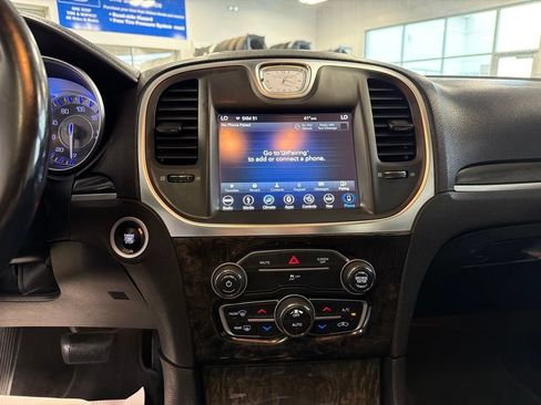 Used 2018 Chrysler 300 Limited AWD/4WD image 16