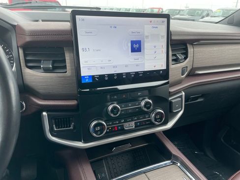 Used 2024 Ford Expedition Limited image 11