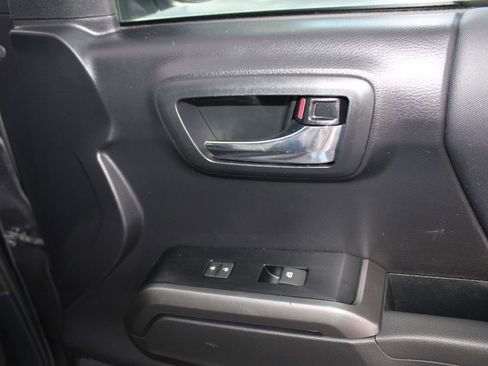 Used 2021 Toyota Tacoma TRD Sport w/ Technology Package image 43