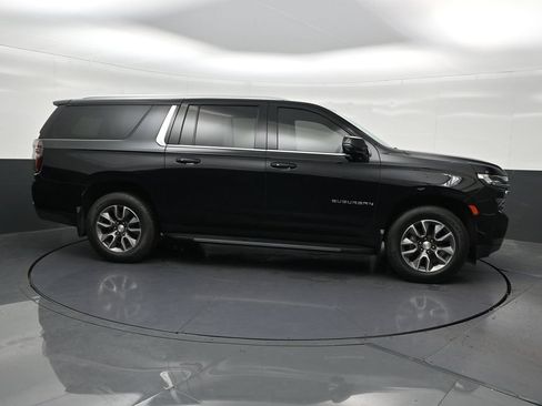 Used 2022 Chevrolet Suburban LT w/ Luxury Package RWD image 7