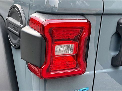 Used 2025 Jeep Wrangler Unlimited Rubicon 4xe image 31