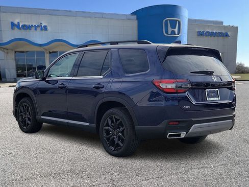 New 2025 Honda Pilot Touring image 3