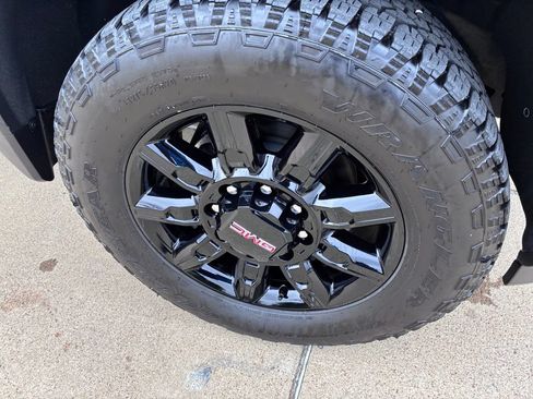 Used 2025 GMC Sierra 2500 AT4 AWD/4WD image 4