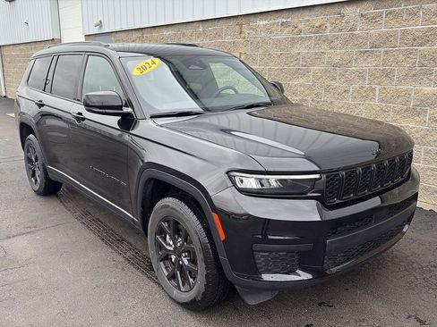 Used 2024 Jeep Grand Cherokee L Laredo image 2