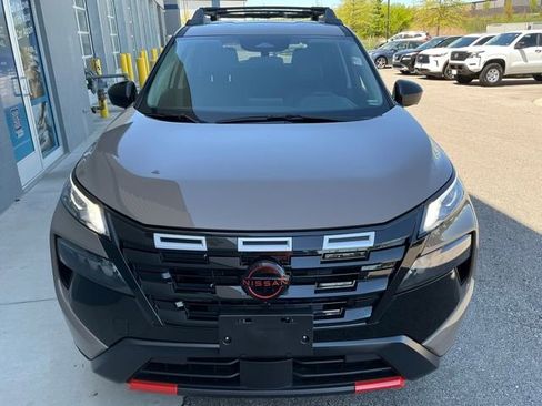 Used 2025 Nissan Rogue SV AWD/4WD image 8