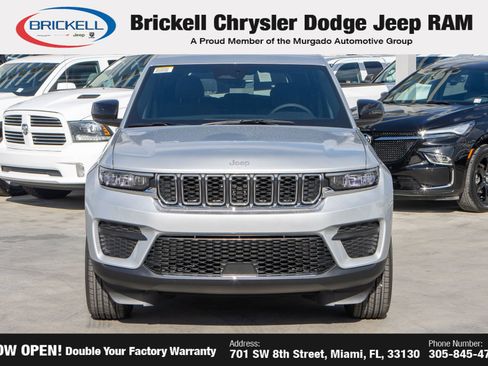 New 2025 Jeep Grand Cherokee Laredo image 2