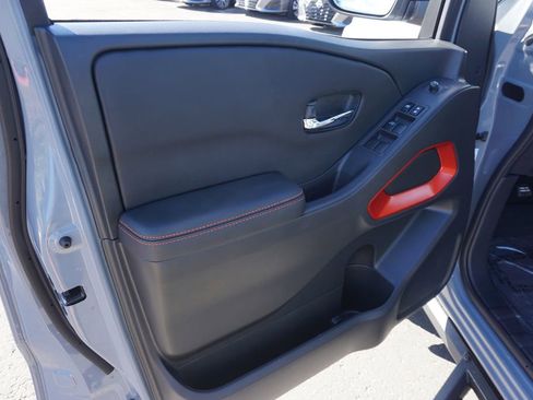 Certified 2025 Nissan Frontier PRO-4X image 14