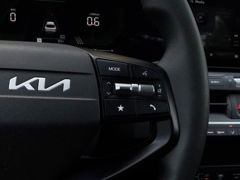 Used 2025 Kia K4 FWD image 35