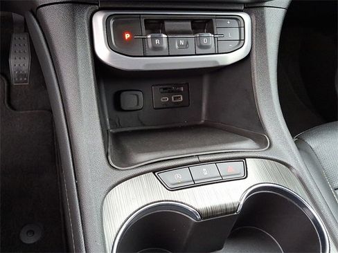 Used 2023 GMC Acadia SLT image 12