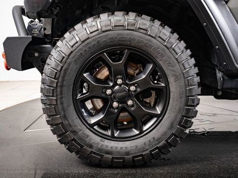 Used 2022 Jeep Wrangler Sport AWD/4WD image 13