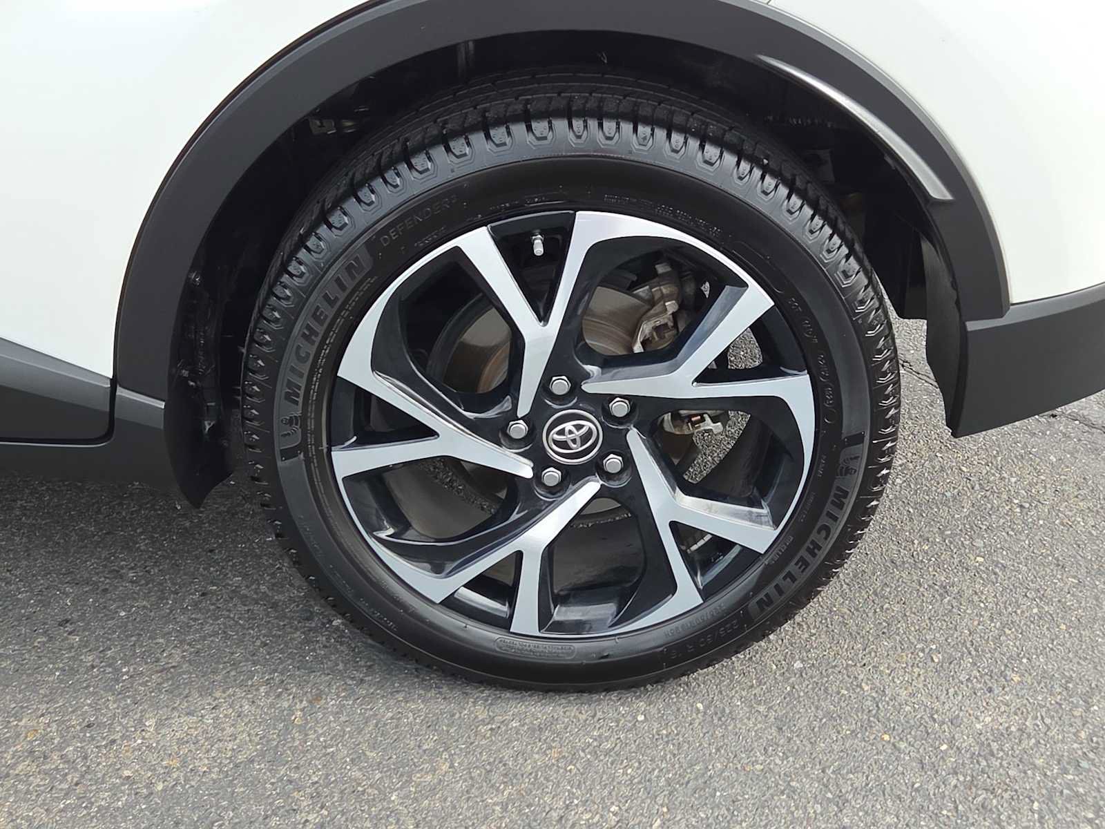 Used 2018 Toyota C-HR XLE FWD image 16
