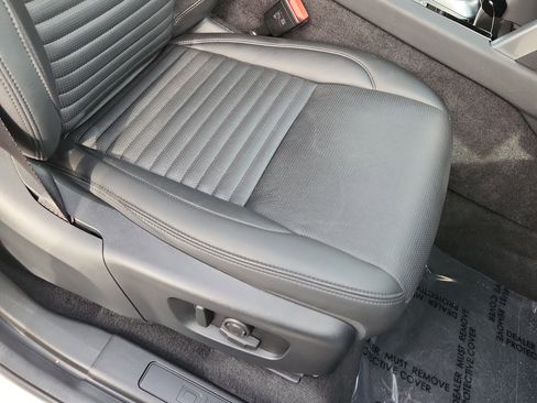 Used 2023 Land Rover Discovery Sport SE image 19