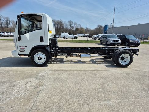 New 2026 Isuzu NPR RWD image 4