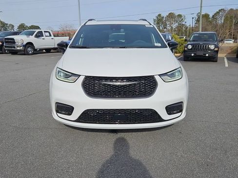 New 2026 Chrysler Pacifica Limited w/ S Appearance Package image 2