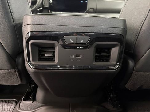 Used 2025 GMC Sierra 2500 AT4 w/ AT4 Premium Plus Package AWD/4WD image 27