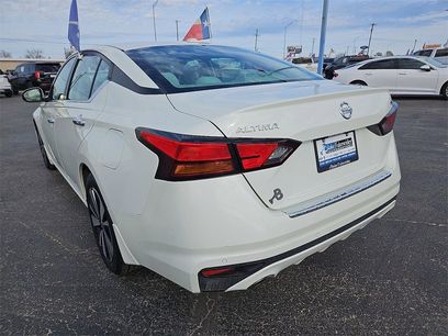Used 2022 Nissan Altima 2.5 SV w/ SV Premium Package