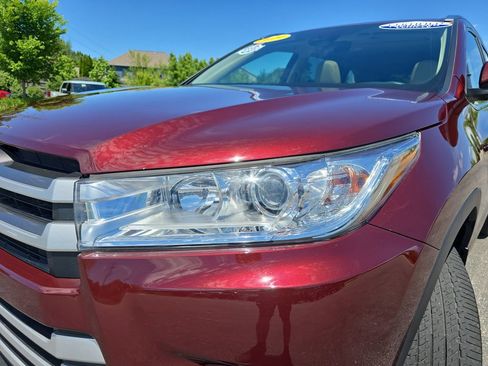 Certified 2019 Toyota Highlander XLE AWD/4WD image 37