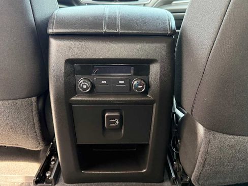 Used 2023 Chevrolet Traverse LT AWD/4WD image 9