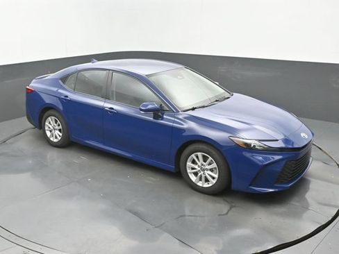 Used 2026 Toyota Camry LE FWD image 13