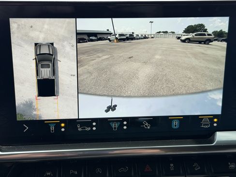 Used 2022 GMC Sierra 1500 SLT w/ SLT Premium Plus Package AWD/4WD image 16